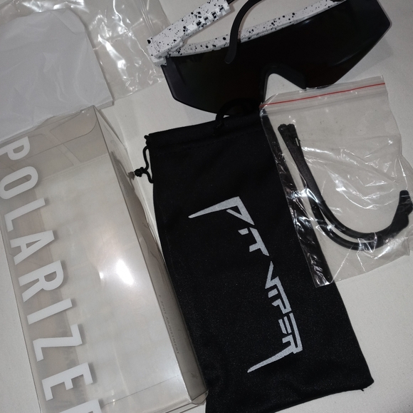 Adult Polarized Viper Style Sunglasses With Accessories - Picture 3 of 8